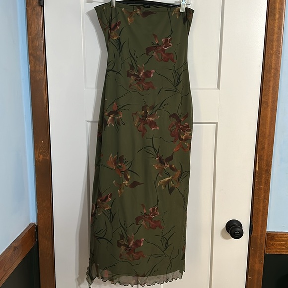 UO Strapless Floral Dress - Picture 2 of 4